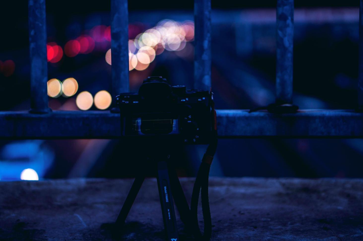 Vue sur le bâtiment historique de notre studio audio à Tours avec sa façade en pierre de tuffeau caractéristique